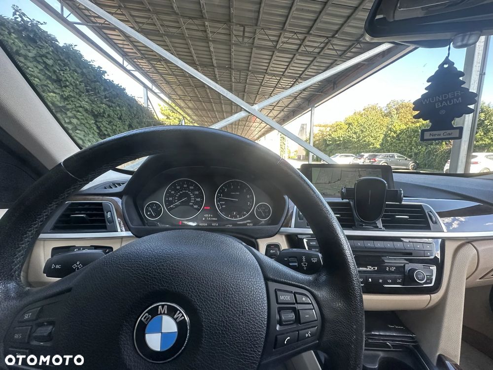 BMW Seria 3 320i - 13