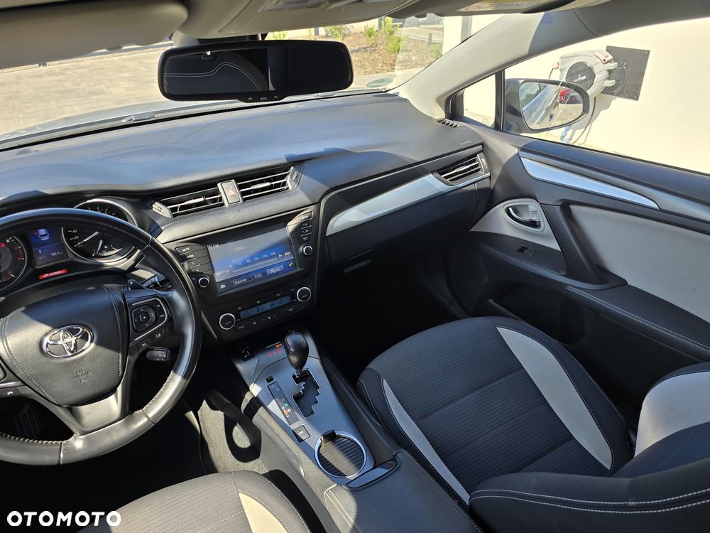 Toyota Avensis Touring Sports 1.8 Multidrive S Comfort - 20
