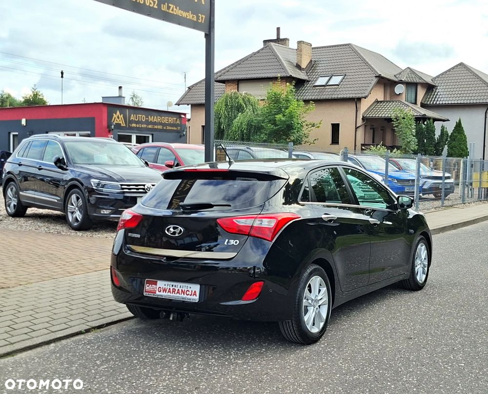 Hyundai i30 blue 1.6 CRDi Style - 11