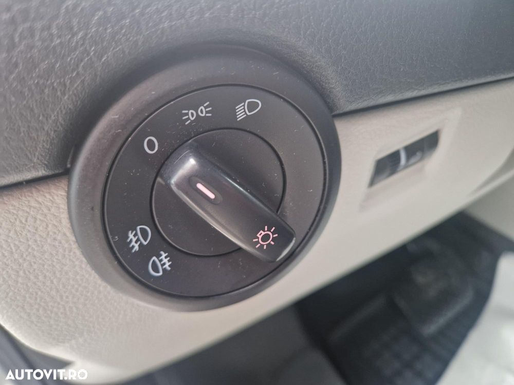 Volkswagen Caravelle - 10