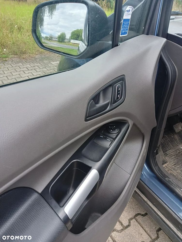 Ford Transit Connect - 12