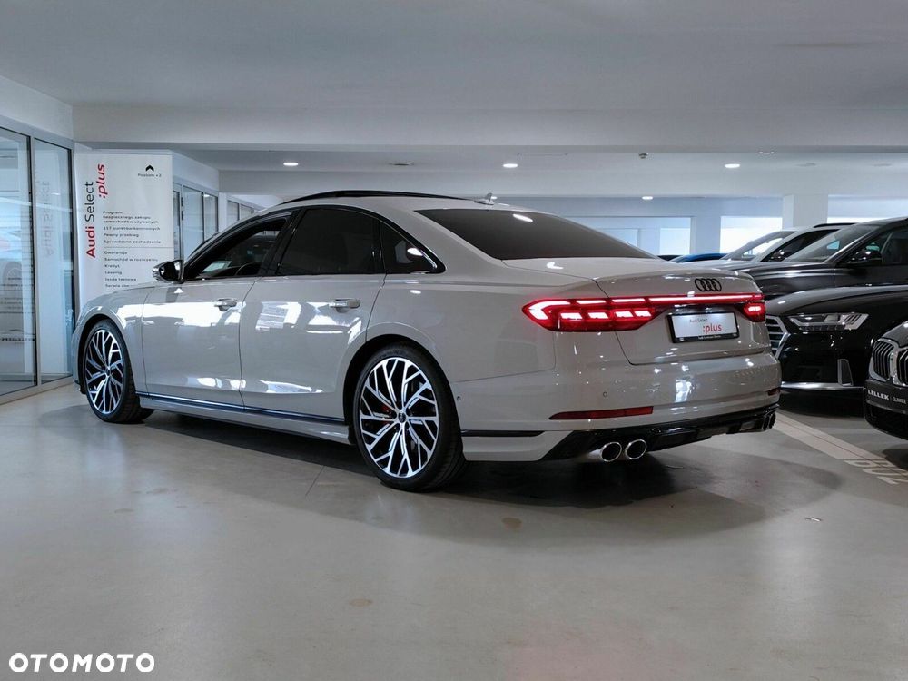 Audi S8 - 10