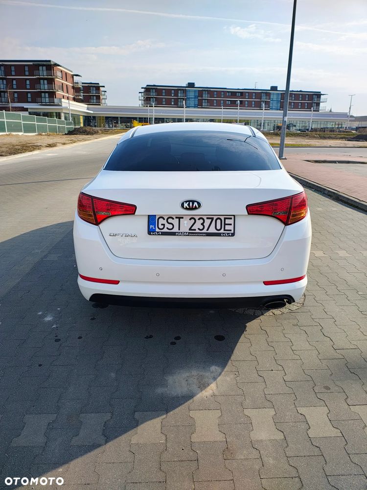 Kia Optima 2.0 L - 8