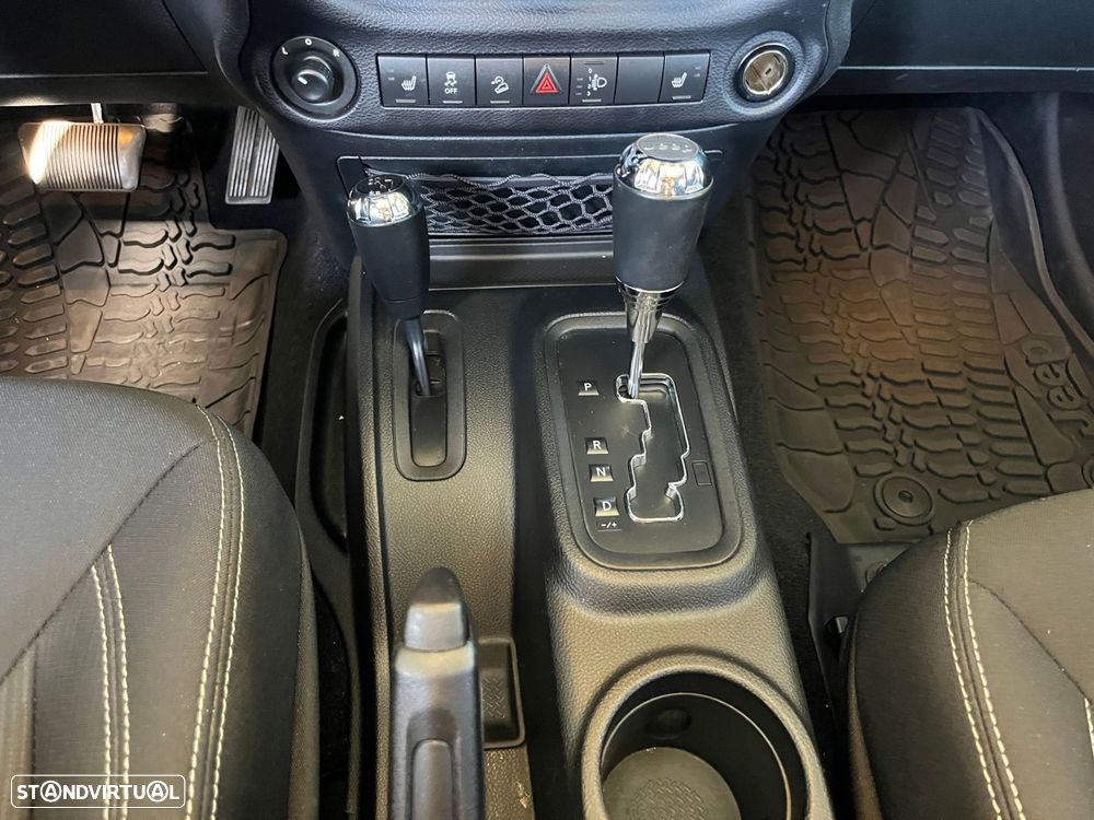 Jeep Wrangler Unlimited 2.8 CRD ATX Rubicon - 34