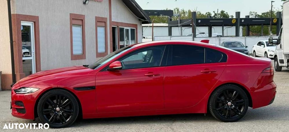 Jaguar XE D200 RWD MHEV R-Dynamic S - 5