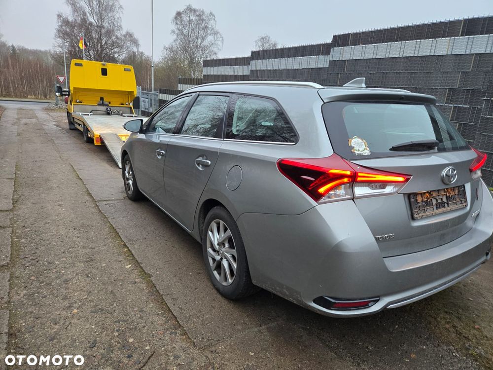 Toyota Auris 1.2 T Premium - 4