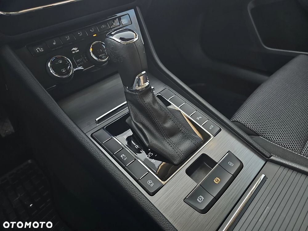 Skoda Superb 2.0 TDI SCR Style DSG - 9