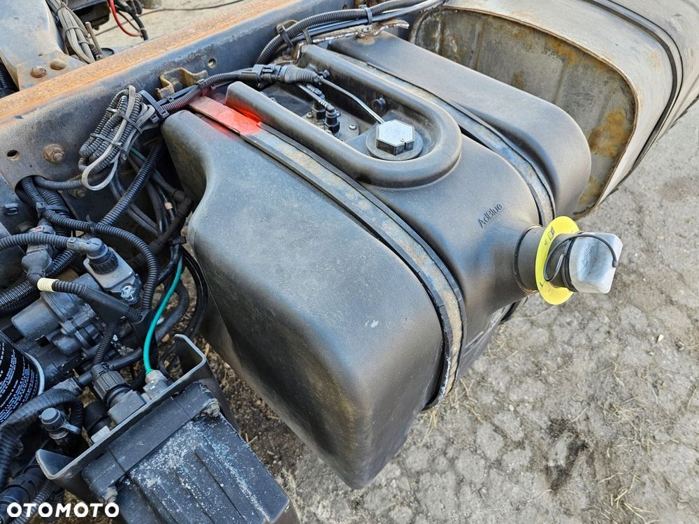 ZBIORNIK ZBIORNICZEK PŁYNU ADBLUE PŁYWAK SMOK DAF LF 45 55 APUD409 - 4