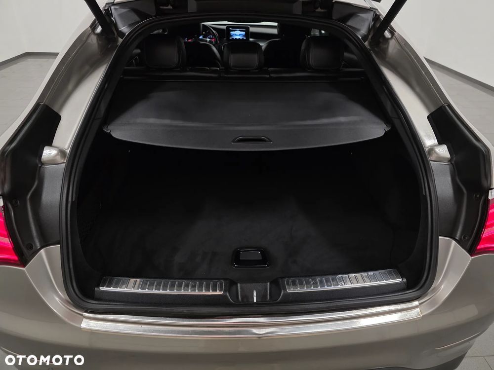 Mercedes-Benz GLC 250 4Matic 9G-TRONIC AMG Line - 39