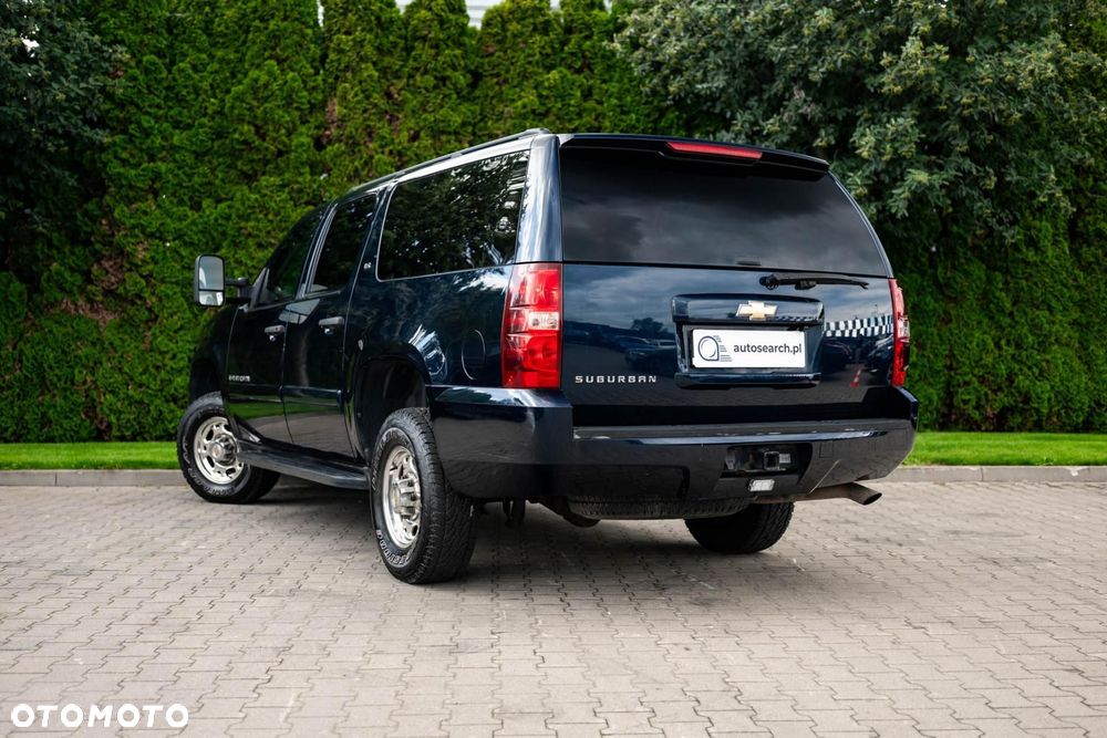 Chevrolet Suburban - 7