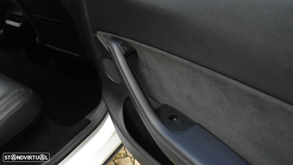 Tesla Model Y Long Range Tração Integral - 17