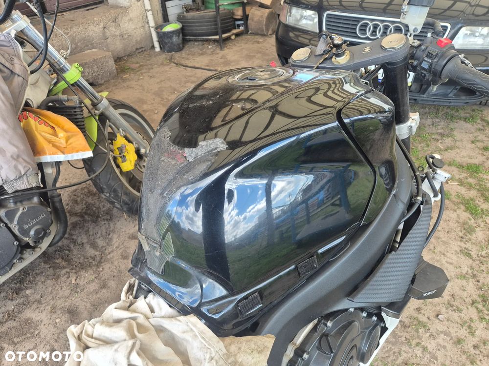 Suzuki GSX-R - 15
