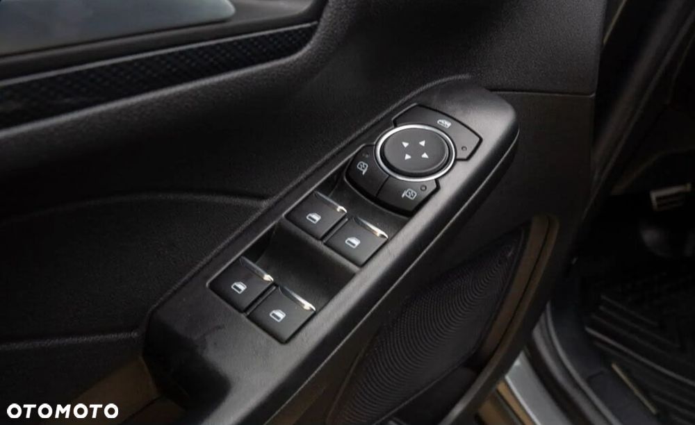 Ford Escape 2.0 EcoBoost AWD Titanium - 24