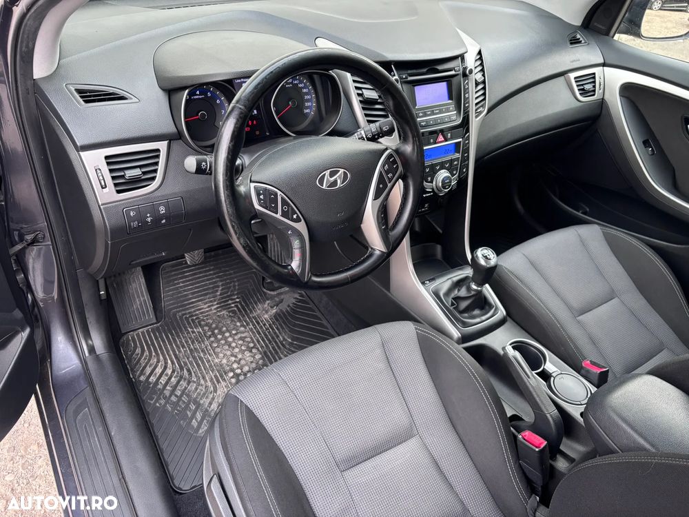 Hyundai i30 blue 1.4 Trend - 18