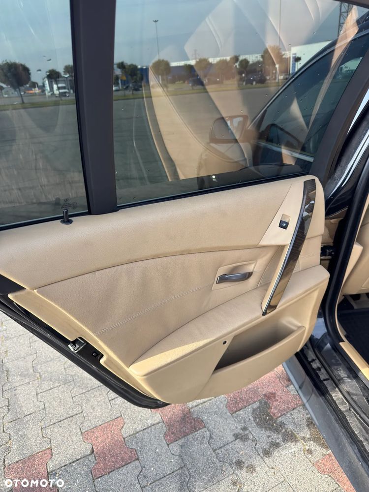 BMW Seria 5 525d Touring - 5
