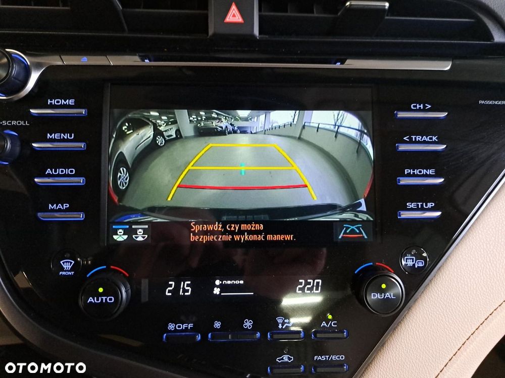 Toyota Camry 2.5 Hybrid Executive CVT - 24