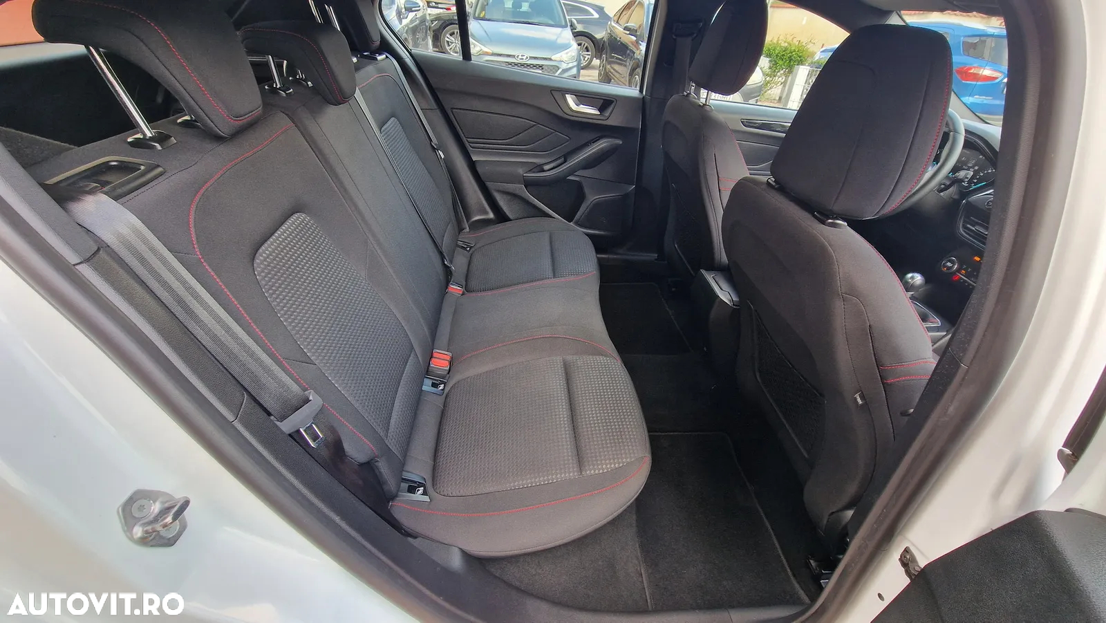 Ford Focus 1.0 EcoBoost Start-Stopp-System ST-LINE - 11