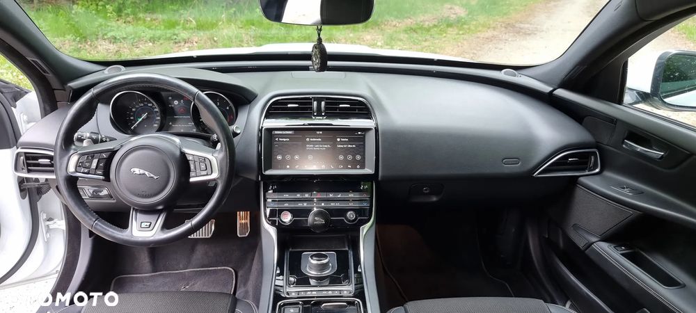 Jaguar XE 20d R-Sport - 10