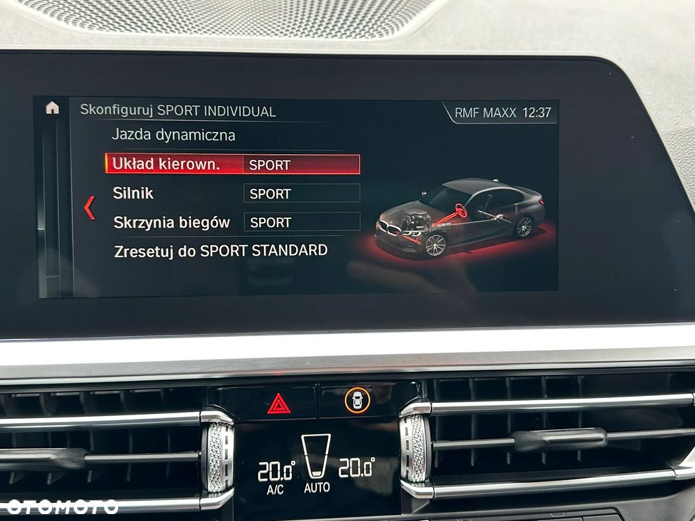 BMW Seria 3 330i Sport - 33