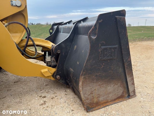 Caterpillar 906M - 17