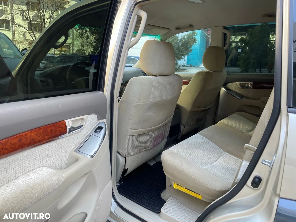 Toyota Land Cruiser - 7