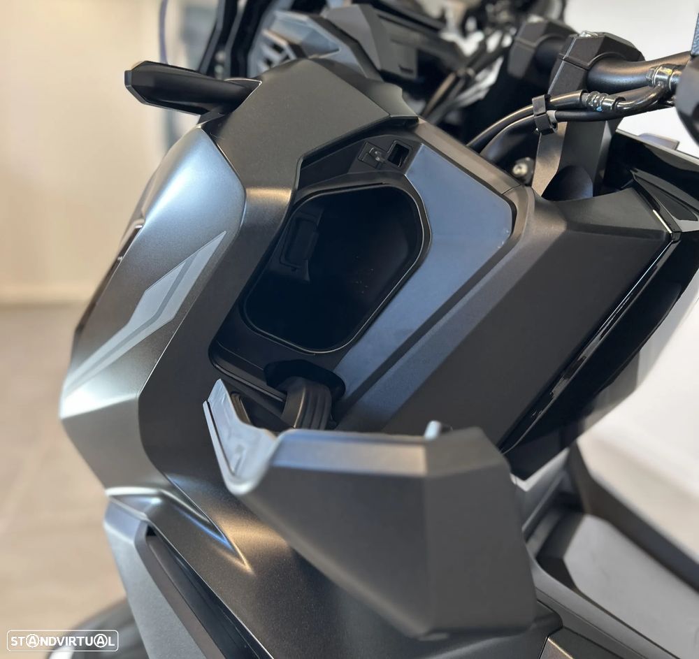 Honda ADV 350 SE - 6