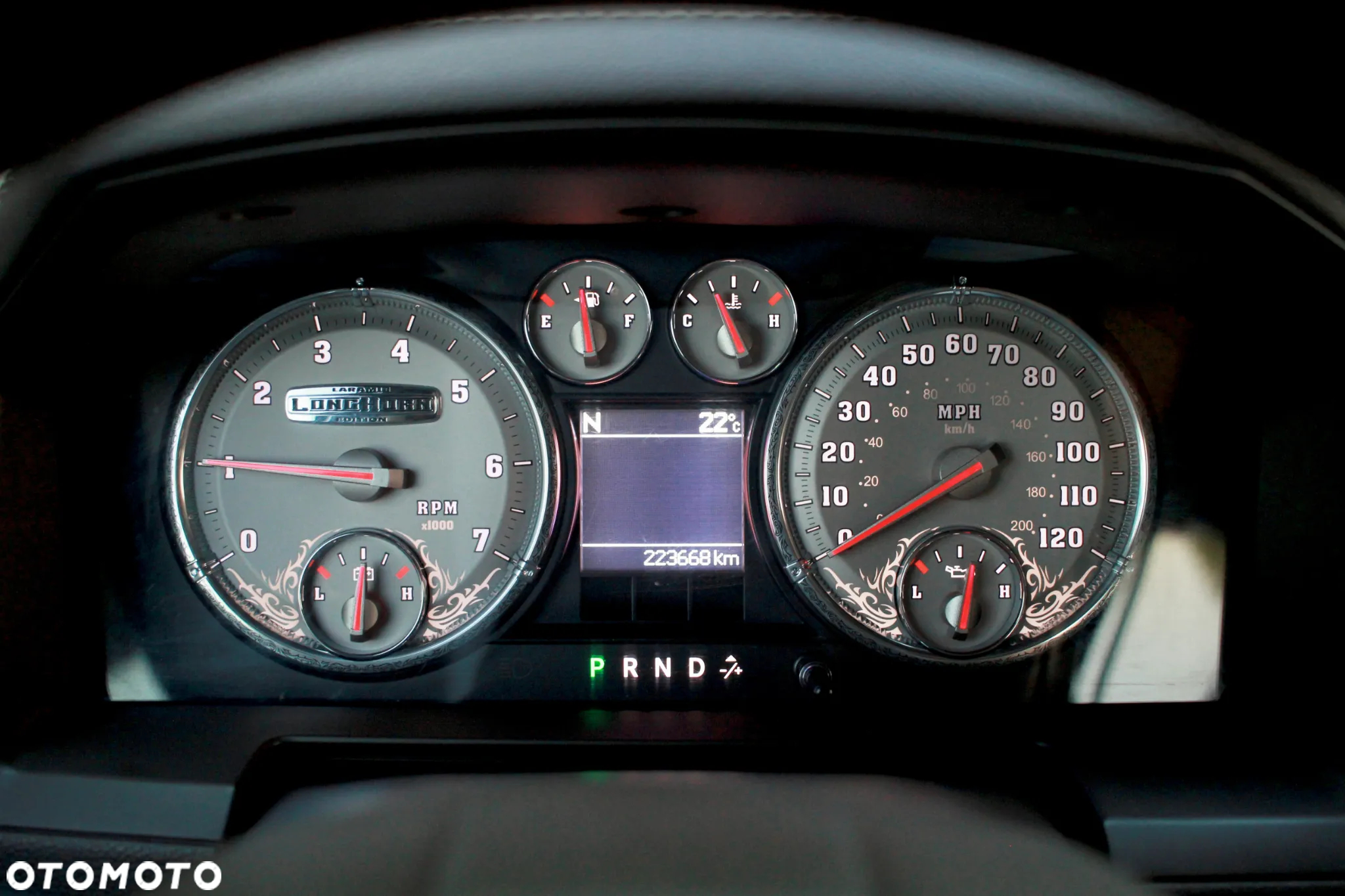 Dodge RAM 1500 5.7 4x4 - 16