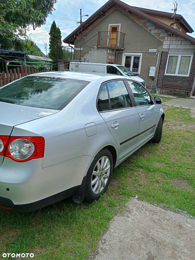 Volkswagen Jetta 1.9 TDI Comfortline - 5