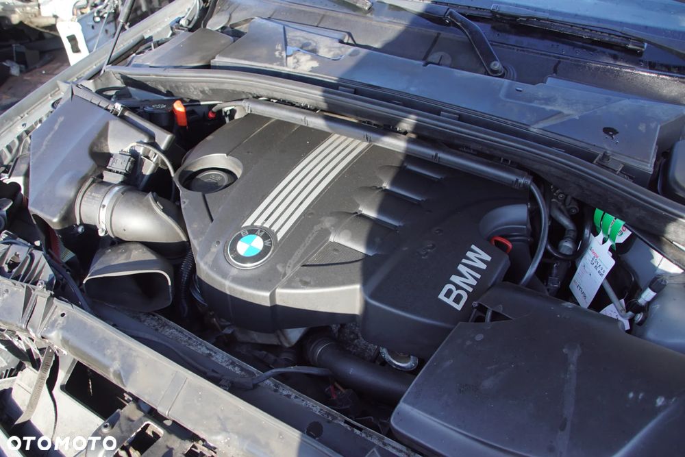 Auto na części - BMW E87 116D Lift 2.0 D 116 KM N47D20 GS6-17DG A52 2010R Silnik Skrzynia Drzwi Błotnik Zderzak Klapa Lampa Klamka Szyba Lusterko Deska Kokpit Sterownik Moduł Czujnik Licznik Panel Kierownica - 18