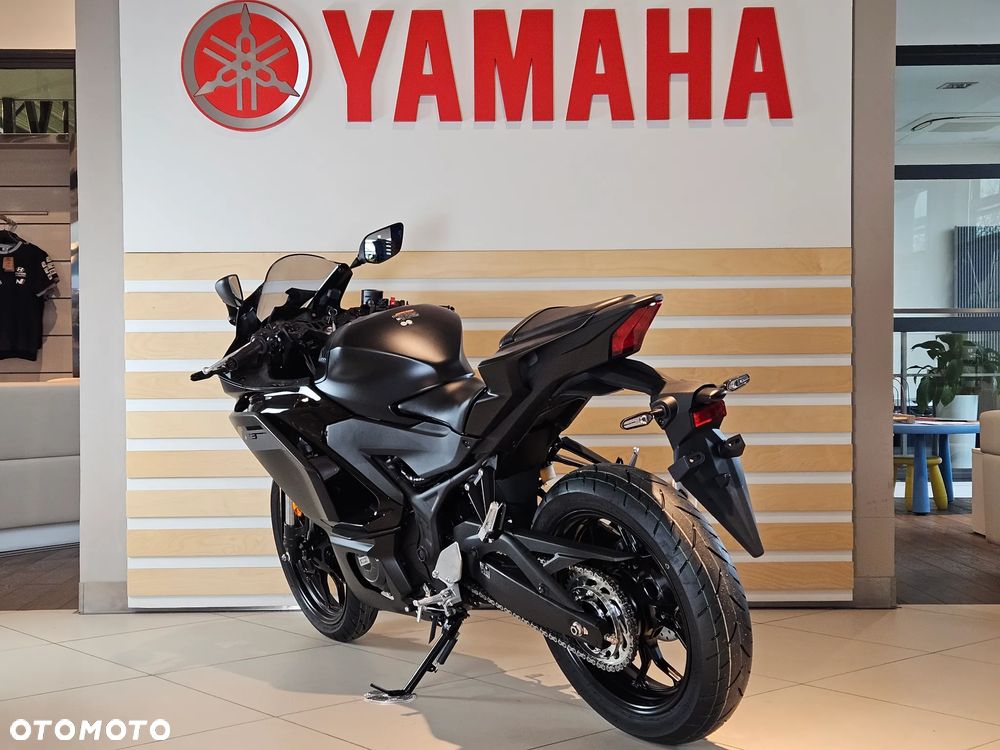 Yamaha R3 - 8