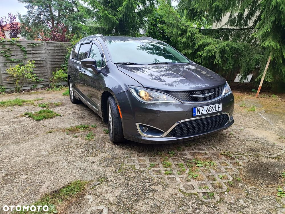 Chrysler Pacifica - 2