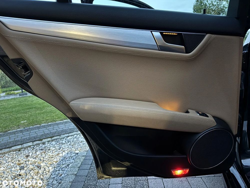 Mercedes-Benz Klasa C 350 CDI DPF (BlueEFFICIENCY) 7G-TRONIC Avantgarde - 20