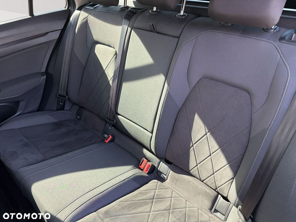 Volkswagen Golf 1.5 eTSI EVO Style DSG - 24