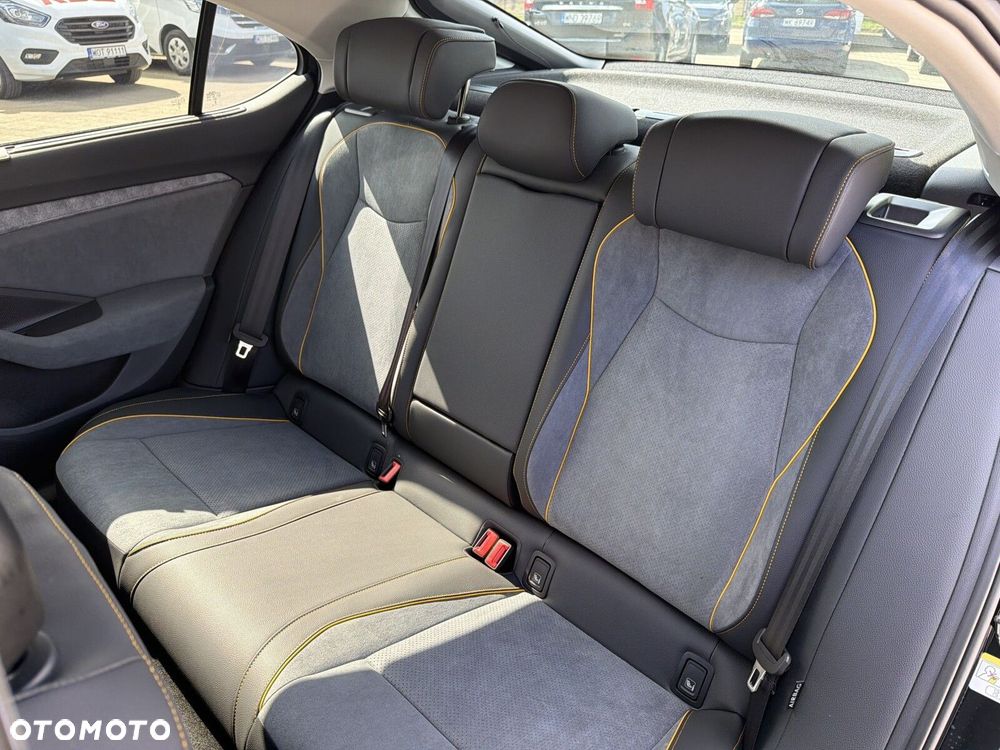 Skoda Superb 2.0 TDI SCR 4x4 Drive DSG - 25