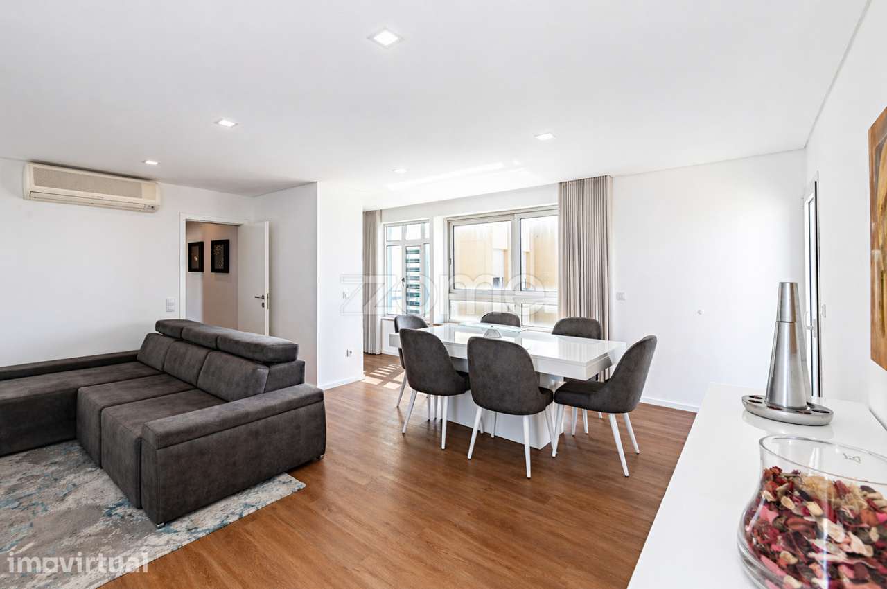 Apartamento T2 com Terraço Privativo de 100m² e Vista Mar - Grande imagem: 5/35