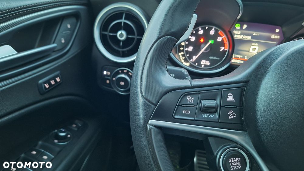 Alfa Romeo Stelvio 2.0 Turbo 16V AT8-Q4 Ti - 18