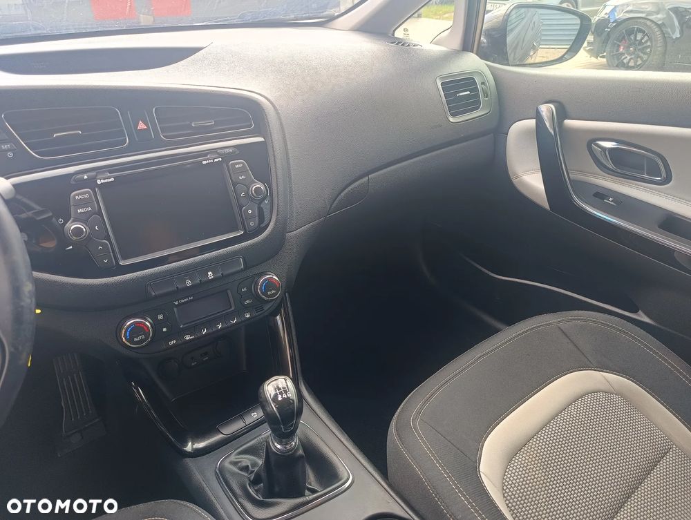 Kia Ceed 1.6 GDI Dream Team Edition - 11