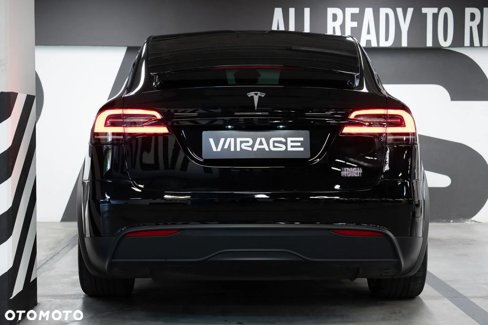 Tesla Model X - 26