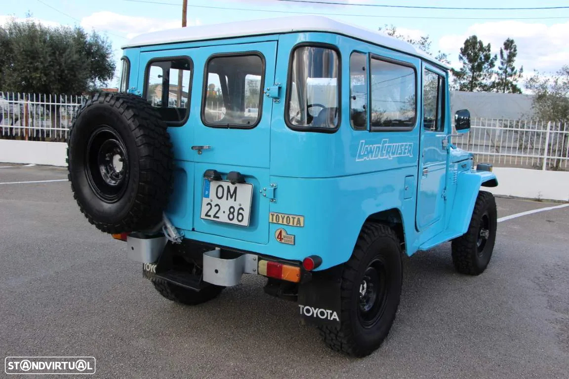 Toyota Land Cruiser - 4