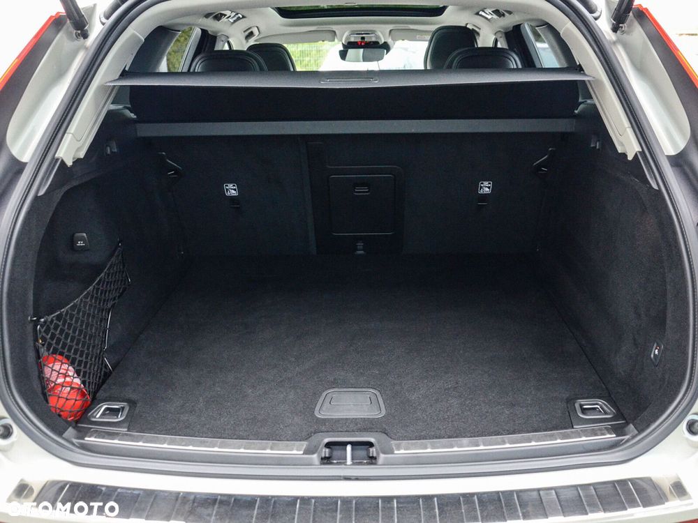 Volvo XC 60 D5 SCR AWD Inscription - 16