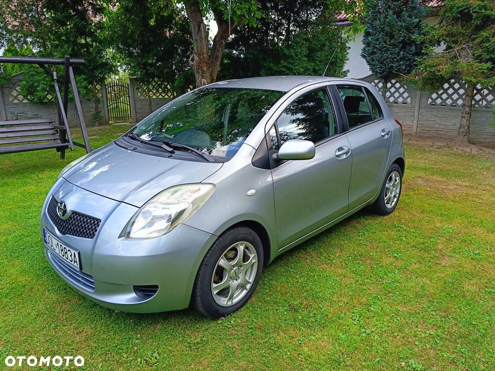 Toyota Yaris 1.3 VVT-i Sol - 1