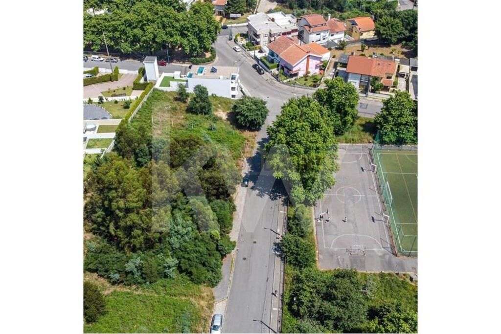LOTE DE TERRENO PARA CONSTRUÇÃO DE MORADIA, EM ZONA NOBRE, OLIVEIRA DO - Grande imagem: 4/5