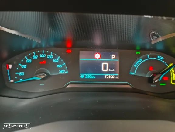 Peugeot e-208 Allure - 18