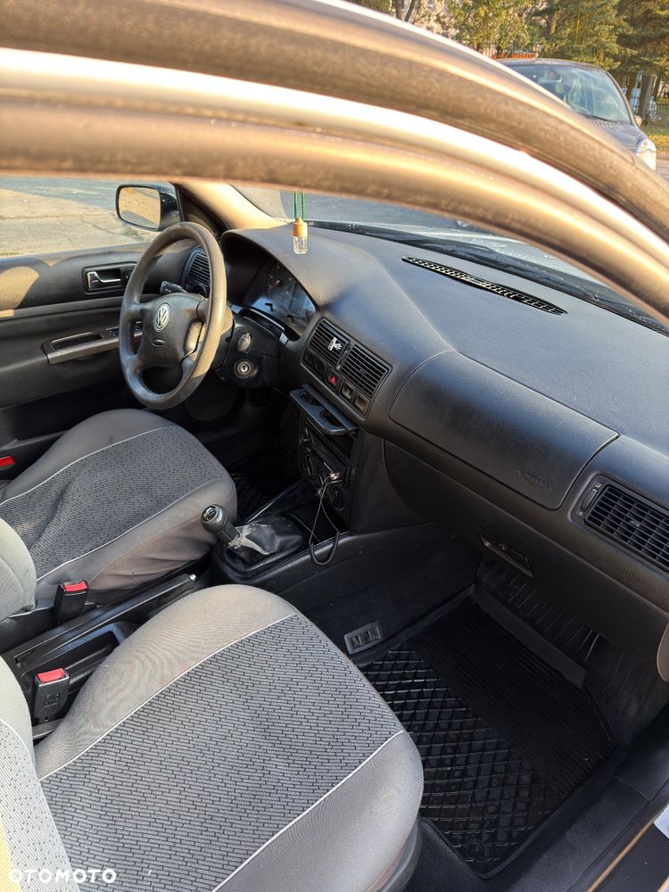 Volkswagen Golf - 10