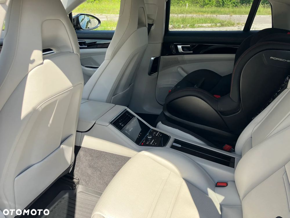 Porsche Panamera - 12