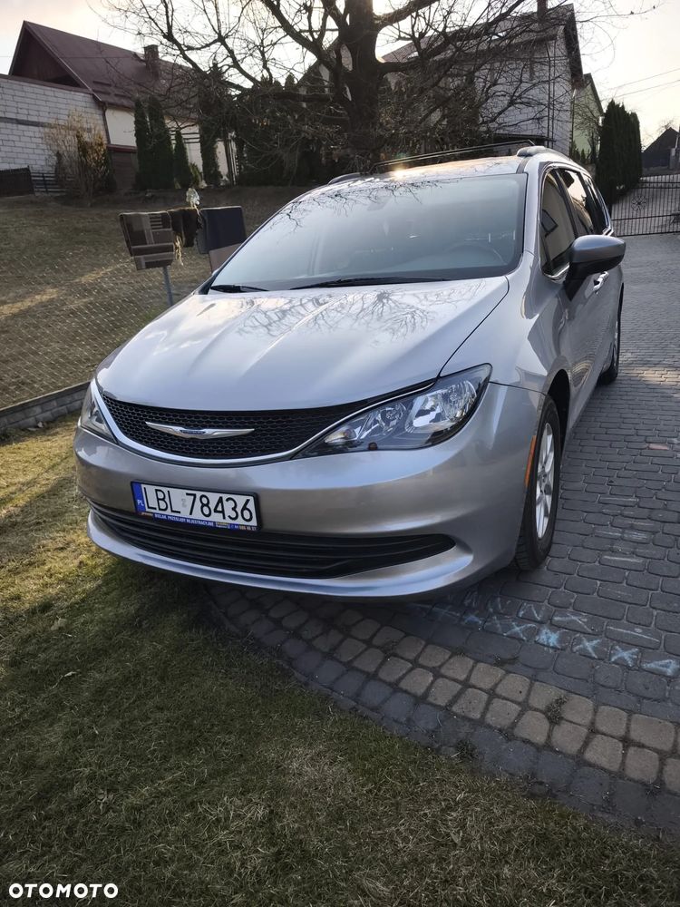 Chrysler Pacifica - 1