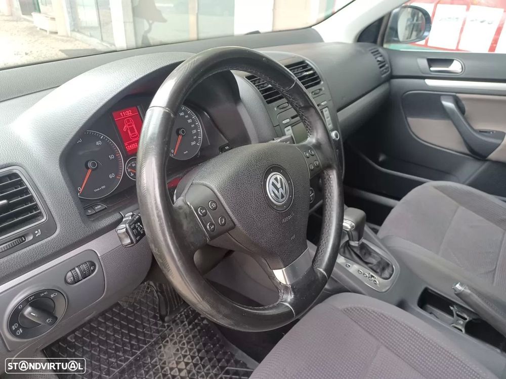 VW Jetta 1.9 TDi Confortine DSG - 7