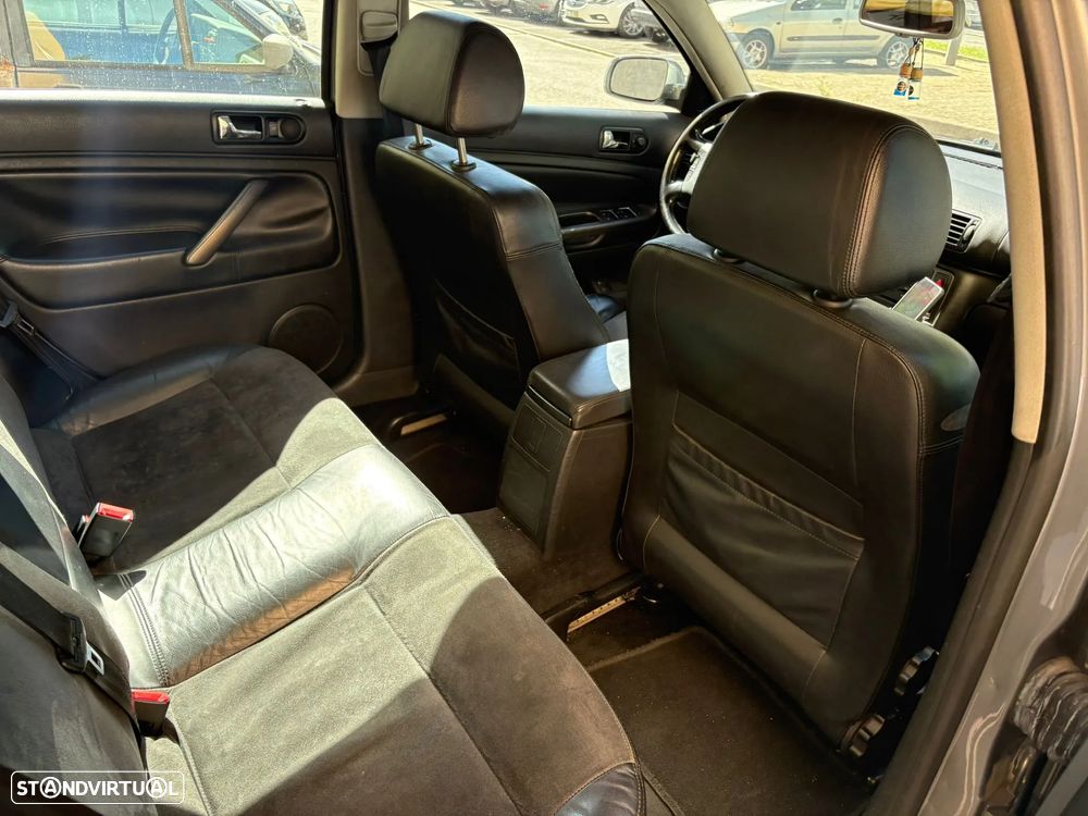 VW Passat 1.9 TDi Highline - 9