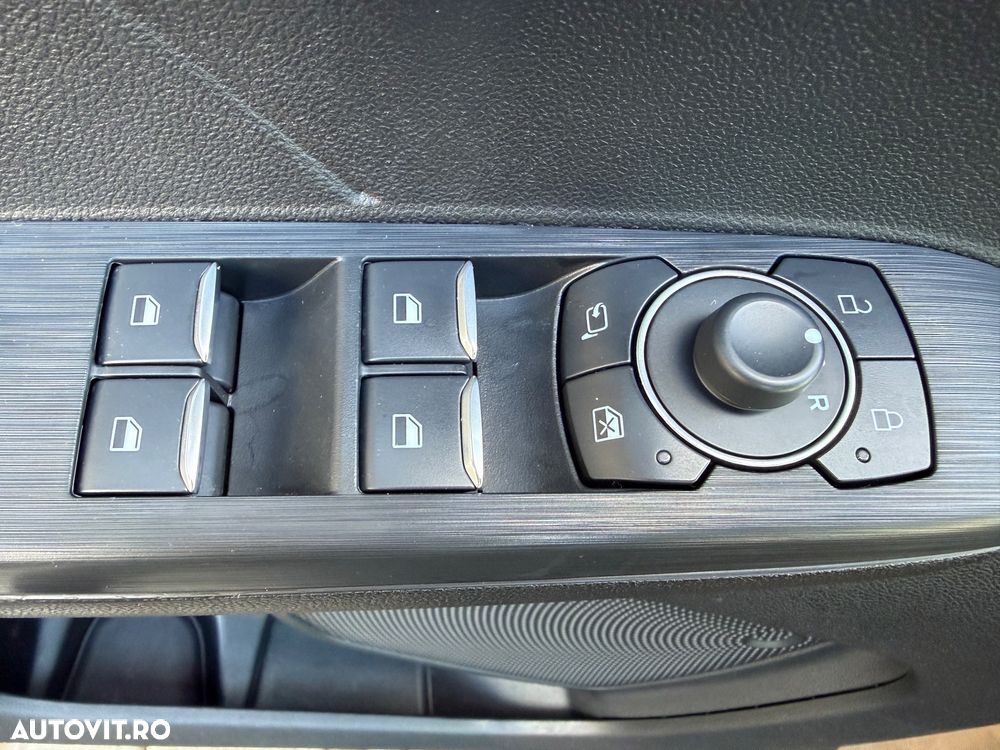 Ford Kuga 2.5 Duratec FHEV 4x4 ST-LINE - 39