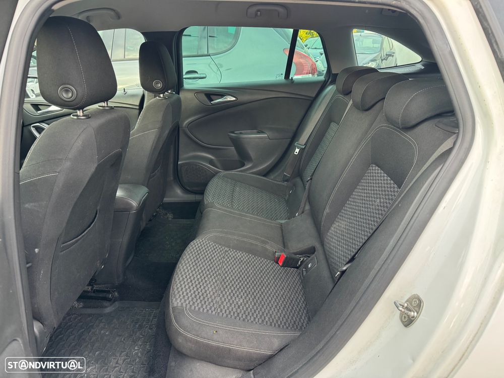 Opel Astra Sports Tourer 1.6 D (CDTI) S&S Business - 11